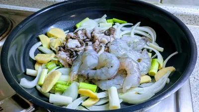 Alle Zutaten in der Pfanne Alle Zutaten in der Pfanne