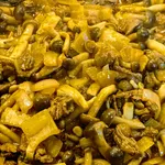Rinder-Pilz-Topf auf Hirse